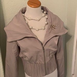 Medium short jacket.